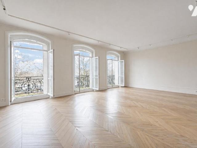 Appartement en vente à Paris 16e Arrondissement, Île de France, 2250 €
