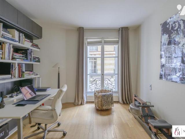 Appartement en vente à Paris 17e Arrondissement, Île de France, 2552 €