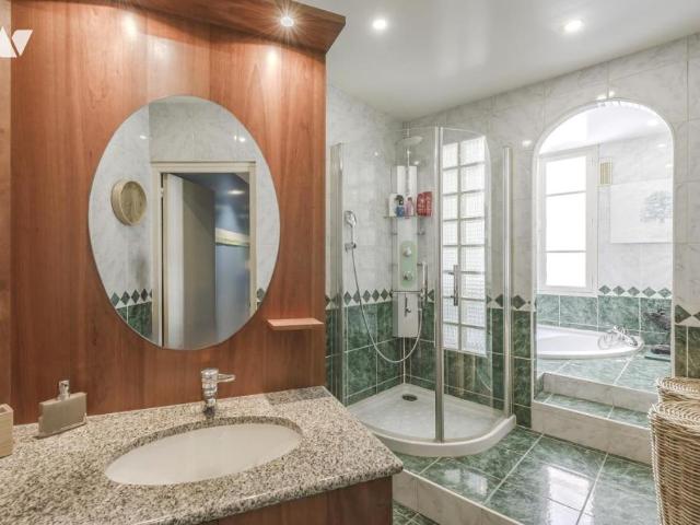 Appartement en vente à Paris 10e Arrondissement, Île de France, 1350 €