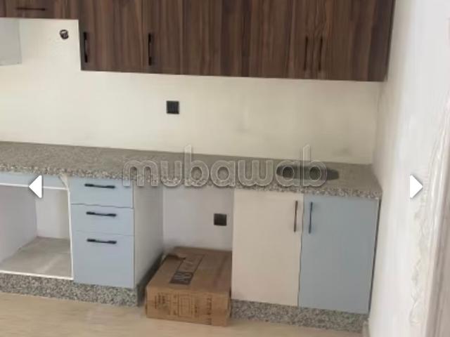 Appartement en vente à Roches Noires. 3 pièces confortables. Terrasse et ascenseur