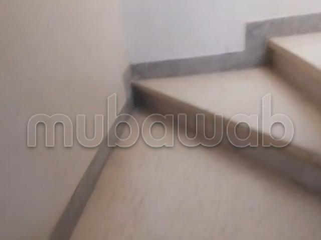 Appartement en vente à Taza. 4 belles chambres. Salon Marocain