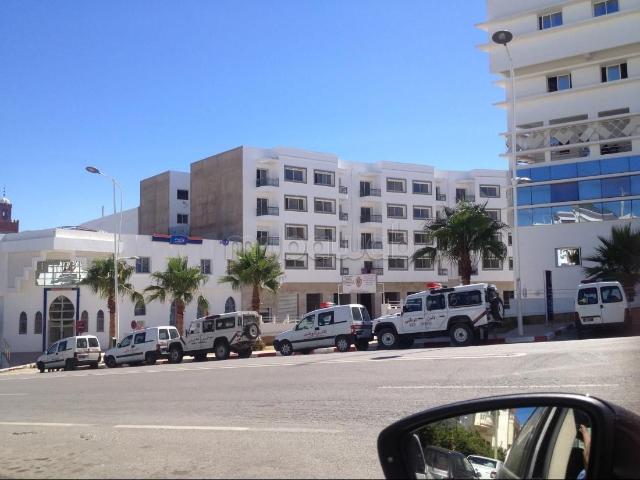 Appartement en vente à Wilaya. 3 chambres agréables. Ascenseur et terrasse