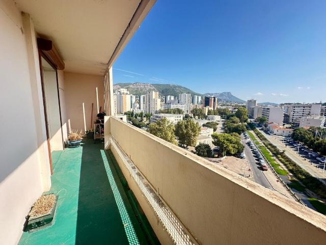 Toulon La Rode,appartement de type 3 avec terrasse vue mer sur l