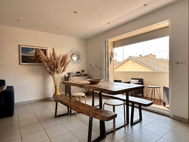 Appartement avec terrasse en bord de mer