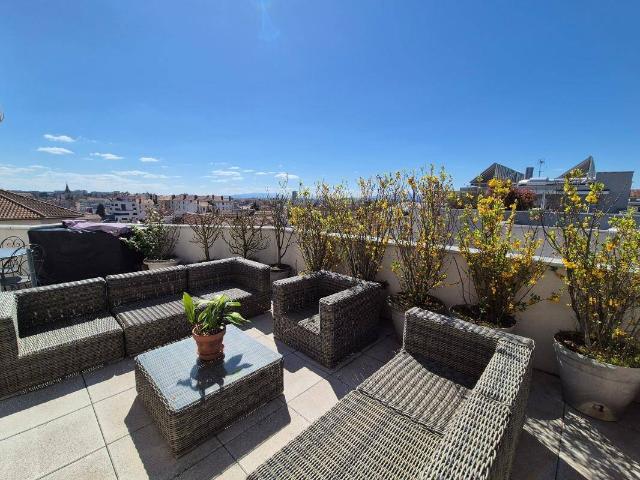 Appartement en dernier étage avec terrasse 56 m2