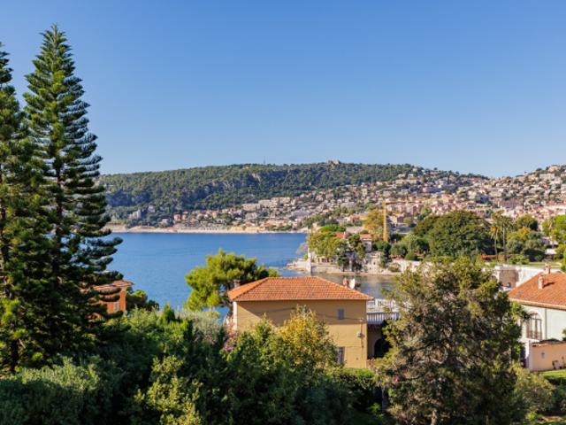 Appartement en dernier étage avec terrasse et vue mer