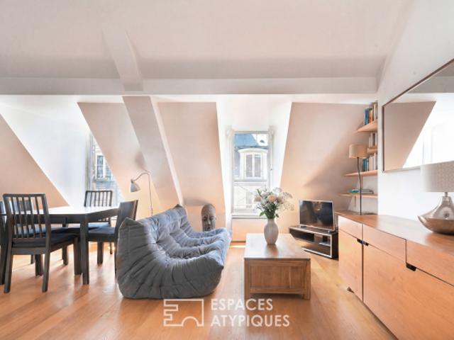 Appartement en dernier étage lumineux à deux pas de la Place des Vosges
