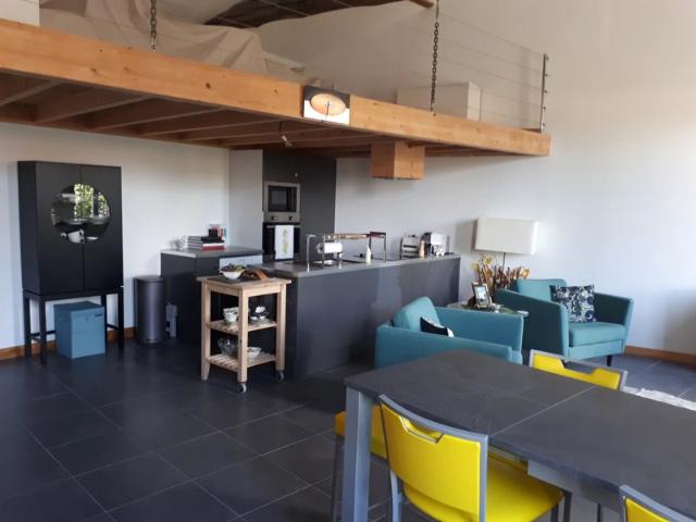 Appartement en duplex au 1 er étage de type 2 Bis de 64 m² env. Centre Bourg