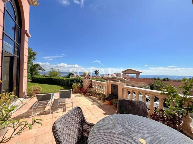 Appartement en duplex dans résidence de prestige, surplomban. 91m² Théoule sur Mer