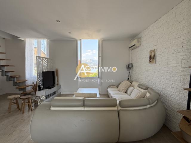 Appartement en duplex de 3 pièces 75m2, vue rade, La Seyne s