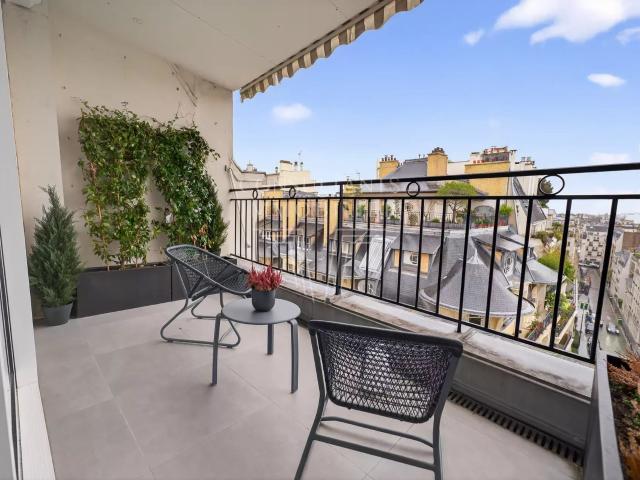 APPARTEMENT EN DUPLEX. DERNIER ÉTAGE