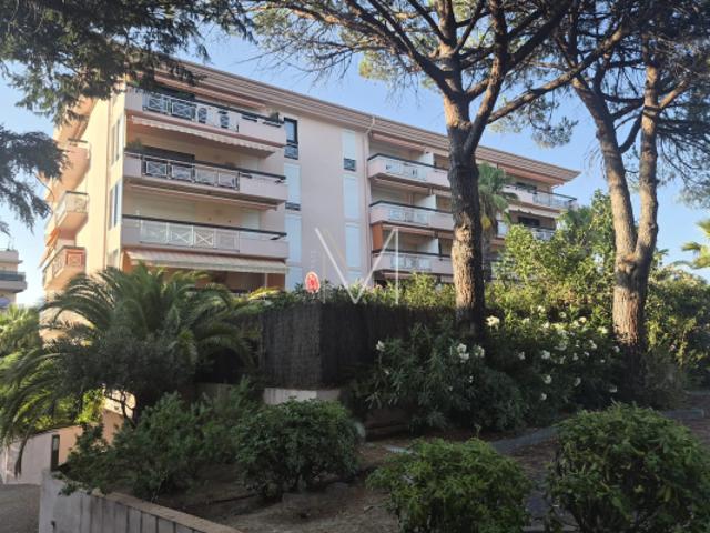 APPARTEMENT EN DUPLEX DERNIER ETAGE RESIDENCE AVEC PISCINE E