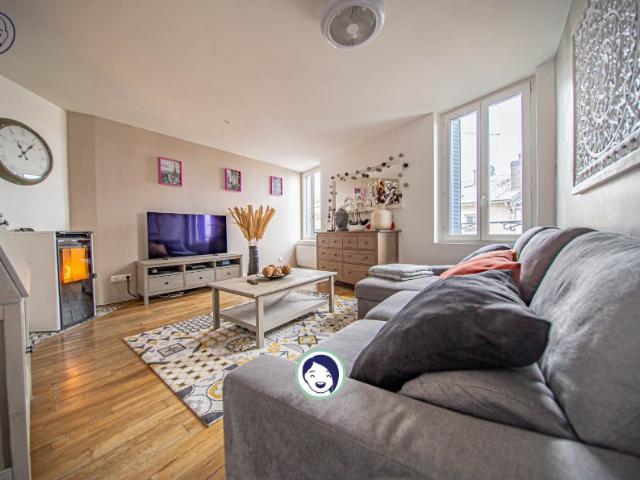 Appartement en duplex, situé au 2? étage d'un immeuble calme et sécurisé à Commercy