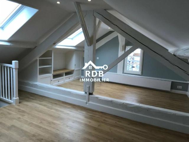Appartement en duplex rénové de 5 pièces situé à Collex Bossy 1239