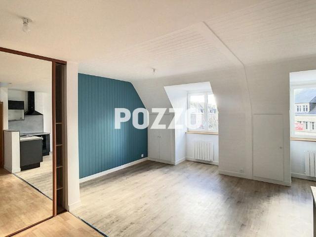 Appartement en duplex très bon état à Saint Hilaire Du Harcouet 44.16 m2