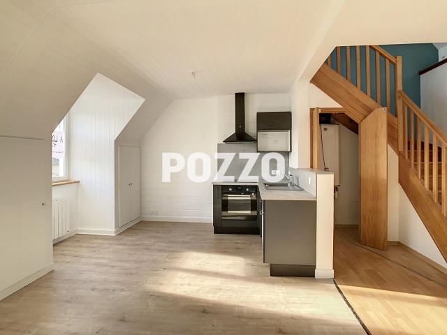 Appartement en duplex très bon état à Saint Hilaire Du Harcouet 44.16 m2