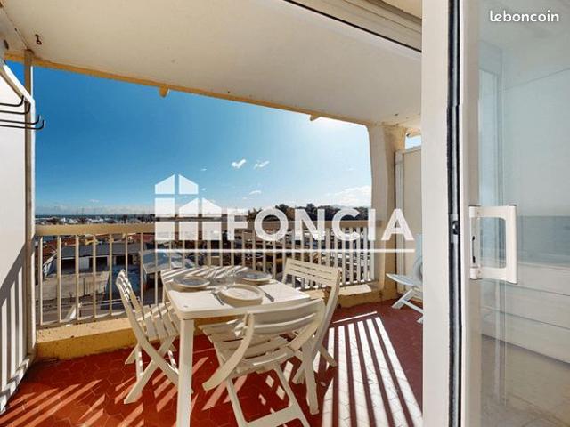 Appartement en étage élevé, terrasse VUE PORT ET MER + parking