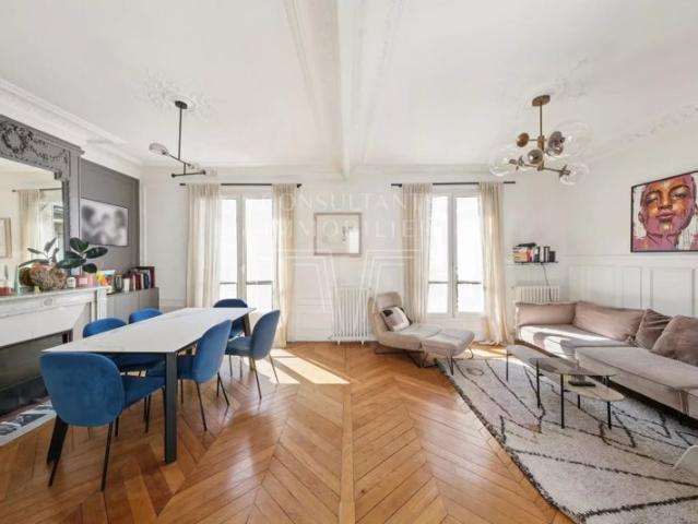 APPARTEMENT EN ÉTAGE ÉLEVÉ PLEIN SUD