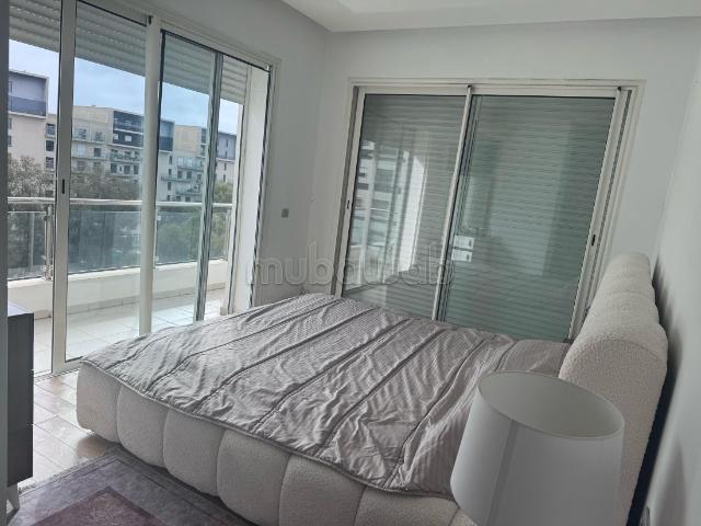 Appartement en location vide à Riyad. 3 grandes pièces. Terrasse et ascenseur