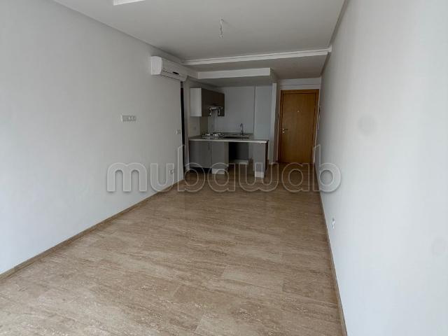 Appartement en location à Maârif Extension. 2 pièces. Antenne parabolique et sécurité