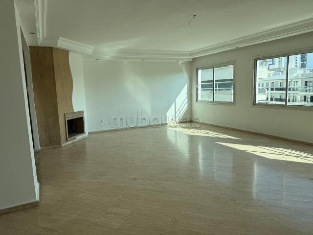 Appartement en location à Anfa. 3 chambres agréables. Salon européen