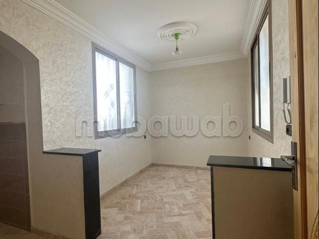 Appartement en location à Drarga. 1 Pièce. Porte blindée, sécurité