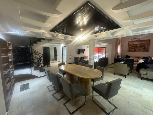 Appartement en location à Guéliz. Surface totale 220 m². Meublé