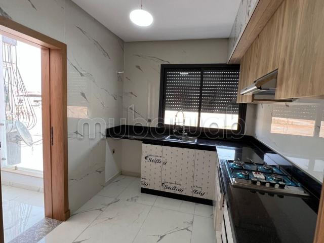 Appartement en location à Riad Oulad Mtaa. 3 belles chambres. Terrasse et ascenseur