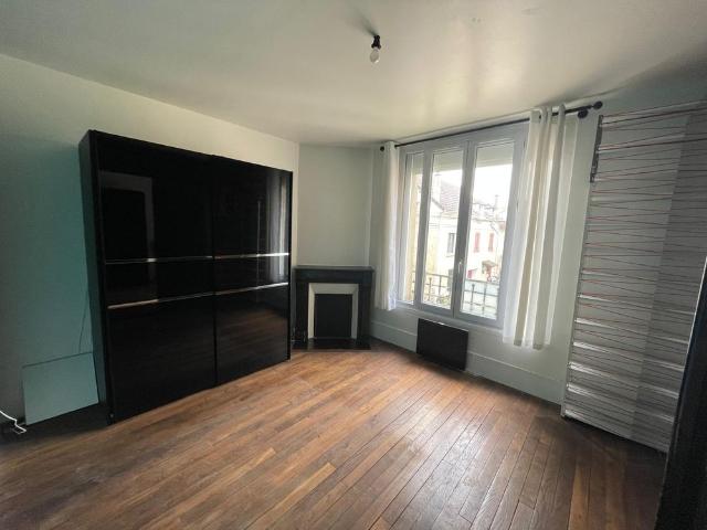 Appartement en plein centre d'ESBLY de type F2