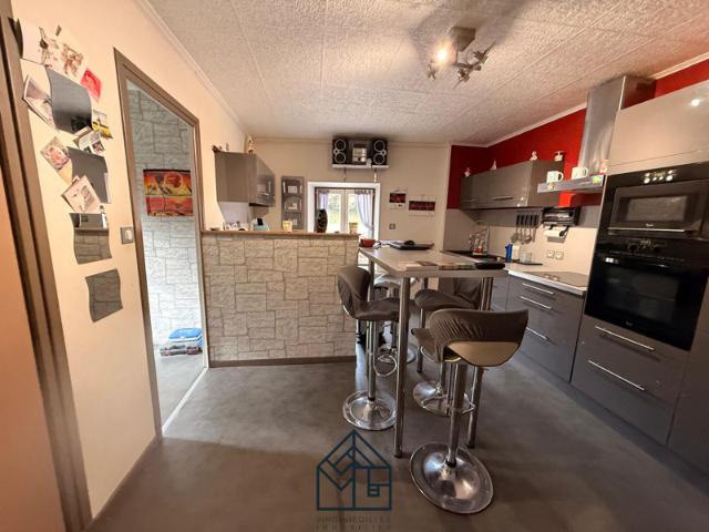 APPARTEMENT EN RDC AVEC COUR PRIVATIVE