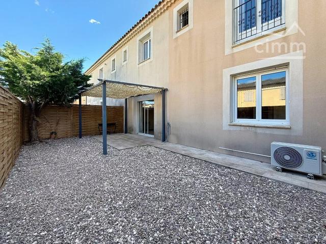 Appartement en rdc avec garage et cour