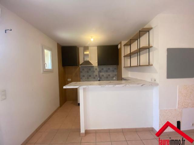 APPARTEMENT EN REZ DE CHAUSSEE A PAZAYAC
