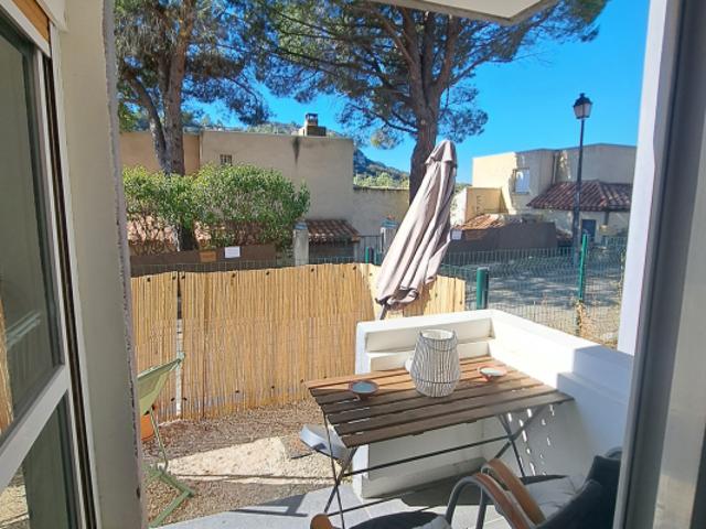 Appartement en rez de chaussée dans résidence sécurisée aux