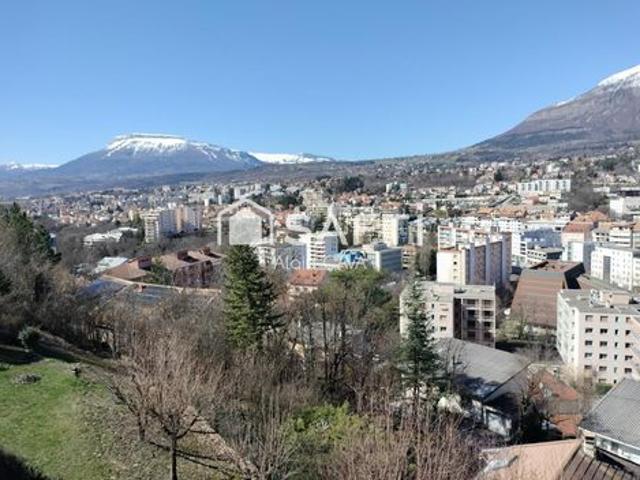 Appartement en rez de chaussée de 70m² avec terrasse,cave,parking privatif sur les hauteurs de Gap