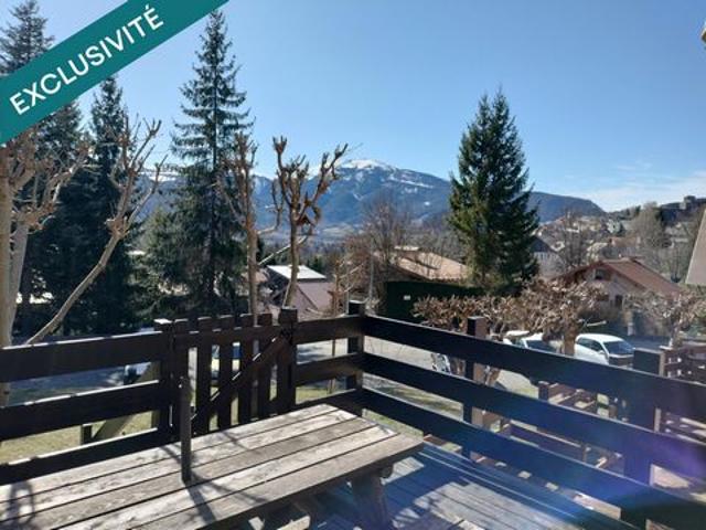 Appartement en rez de chaussée traversant de 45m² loi carrez, terrasse, et local commun