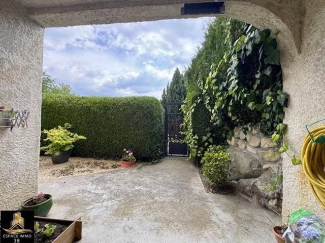 Appartement en rez de jardin avec garage et cave