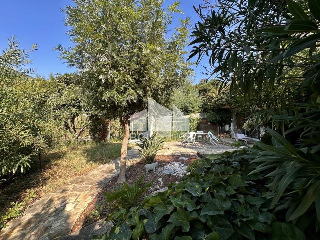Appartement en rez de jardin avec grand extérieur proche de la plage de Pramousquier
