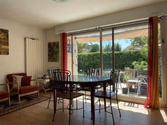 APPARTEMENT EN REZ DE JARDIN AVEC PARKING