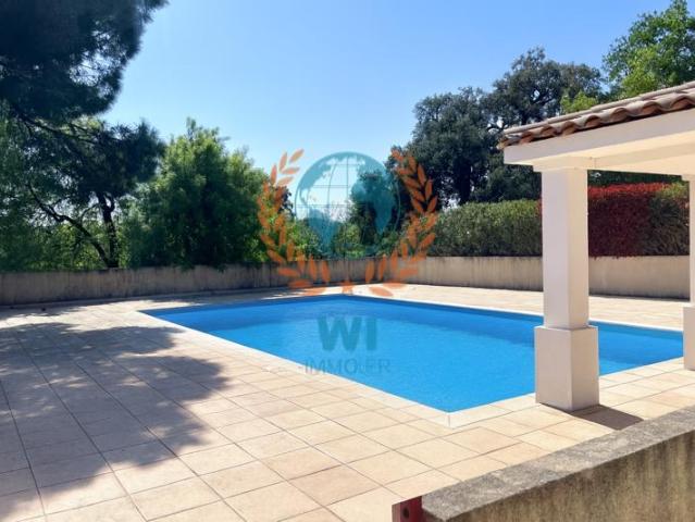 Appartement en rez de jardin avec piscine et garage