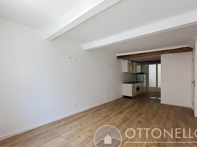 Appartement en souplex Roquebrune Sur Argens 4 pièces 75,20 m2 avec cour intérieure