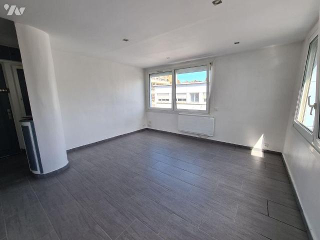 Appartement entièrement rénové à 50m de la Plage de Malo Les Bains. Situé a côté du Kursaal de.