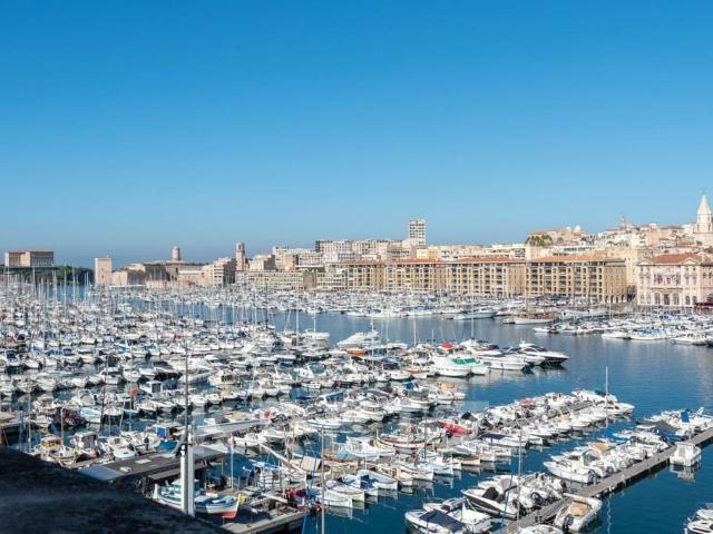 Appartement entièrement rénové avec vue dégagée sur le Vieux Por
