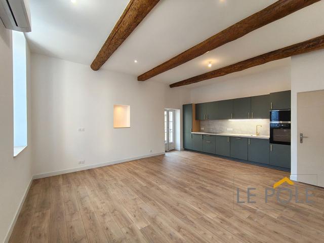 Appartement Entierement Renove Avec Balcon 85m² Valréas