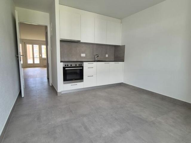 Appartement entièrement rénové de 3,5 pièces au 1er étage