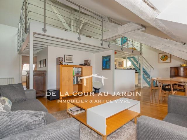 Appartement esprit loft au dernier étage avec vue sur Fourvi. 120m² Lyon 7ème