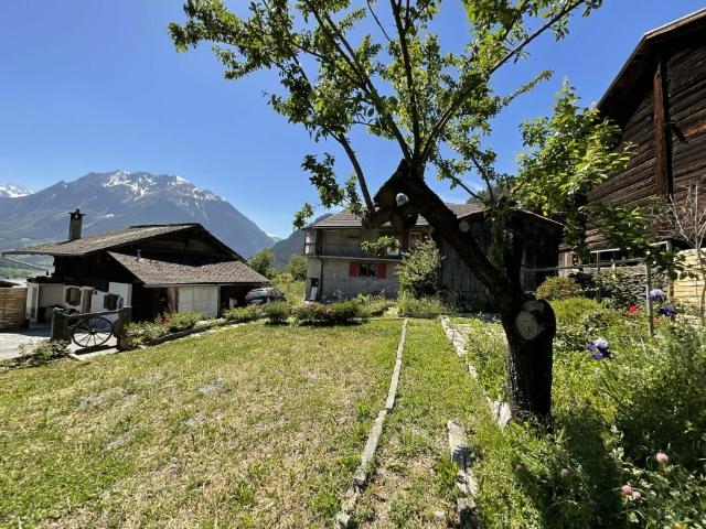 Appartement et terrain à vendre dans le village de Vollèges