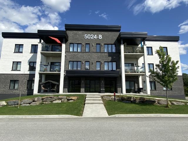 Appartement et Condo à Louer Court Terme 5024 D Bertrand Fabi, Rock Forest/Saint Élie/Deauville Sherbrooke 9 photos | Logis Québec