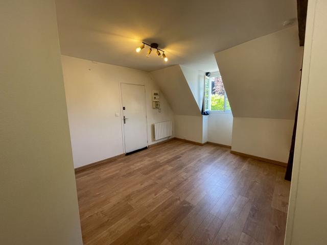 Appartement Etampes 1 pièce s 28.56 m2