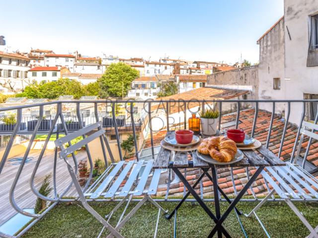 APPARTEMENT EXCELLENT ETAT AVEC BALCON ET VUE à AIX EN PROVE