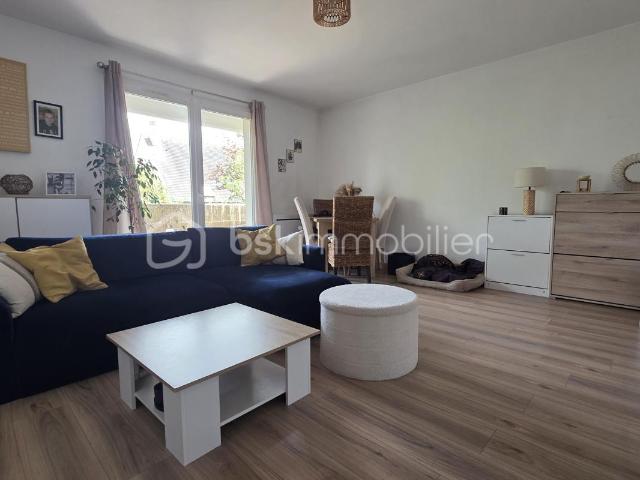 Appartement F3 2 chambres balcon et 2 parkings privatifs